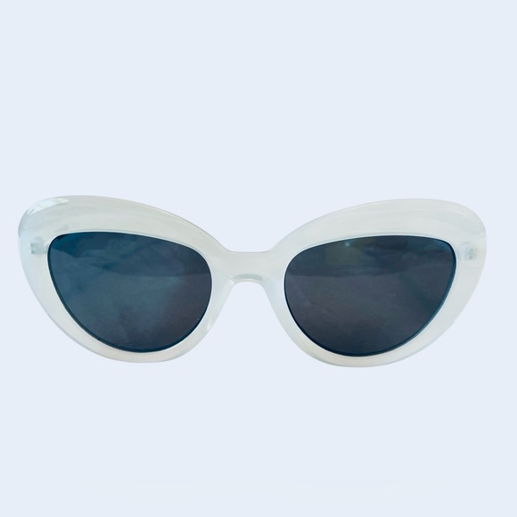 J.CREW CAT-EYE SUNGLASSES PEARL WHITE SUNNIES RETRO LIKE NEW ☀️ - Picture 2 of 4